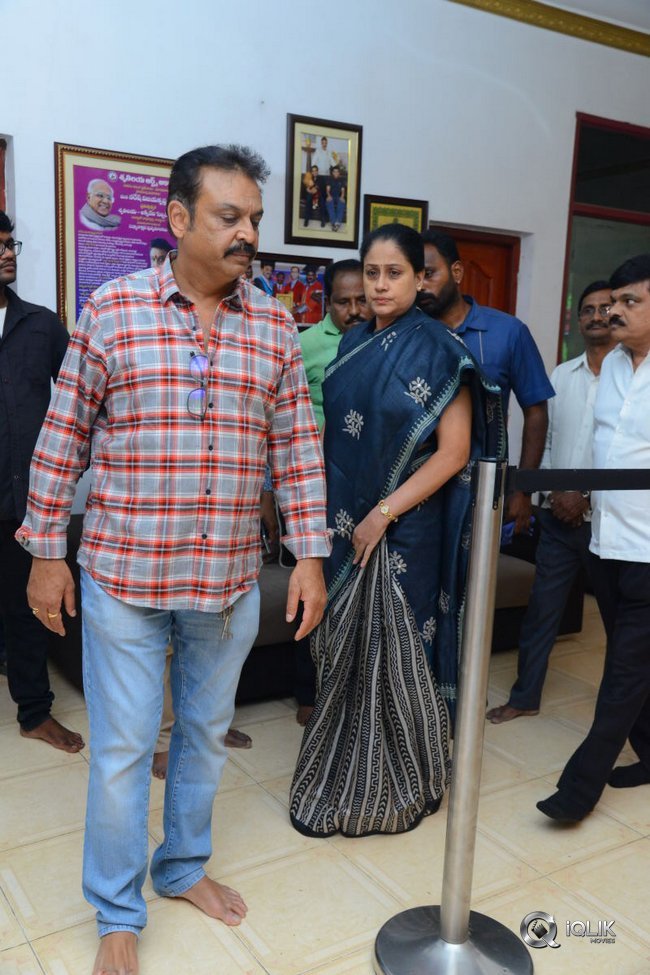 Celebrities-Pay-Homage-to-Vijaya-Nirmala-Garu